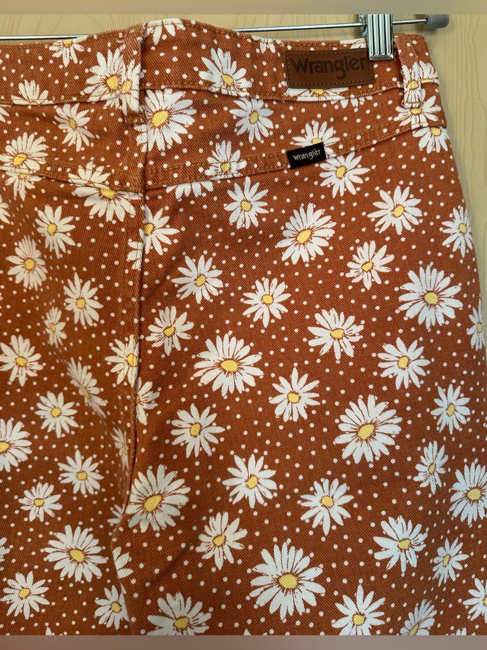 Retro Daisy Print Wrangler Button Fly Sailor Cut Jeans - Picture 6 of 9